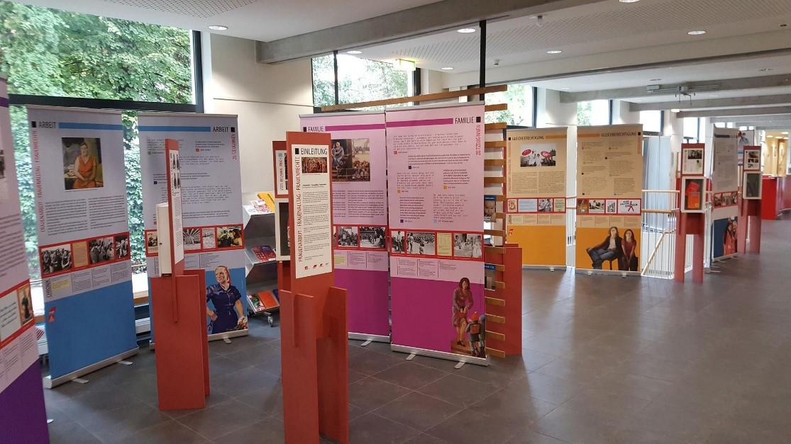 Ausstellung Frauenarbeit (Quelle: DGB Region Ost MV) Ausstellung Frauenarbeit