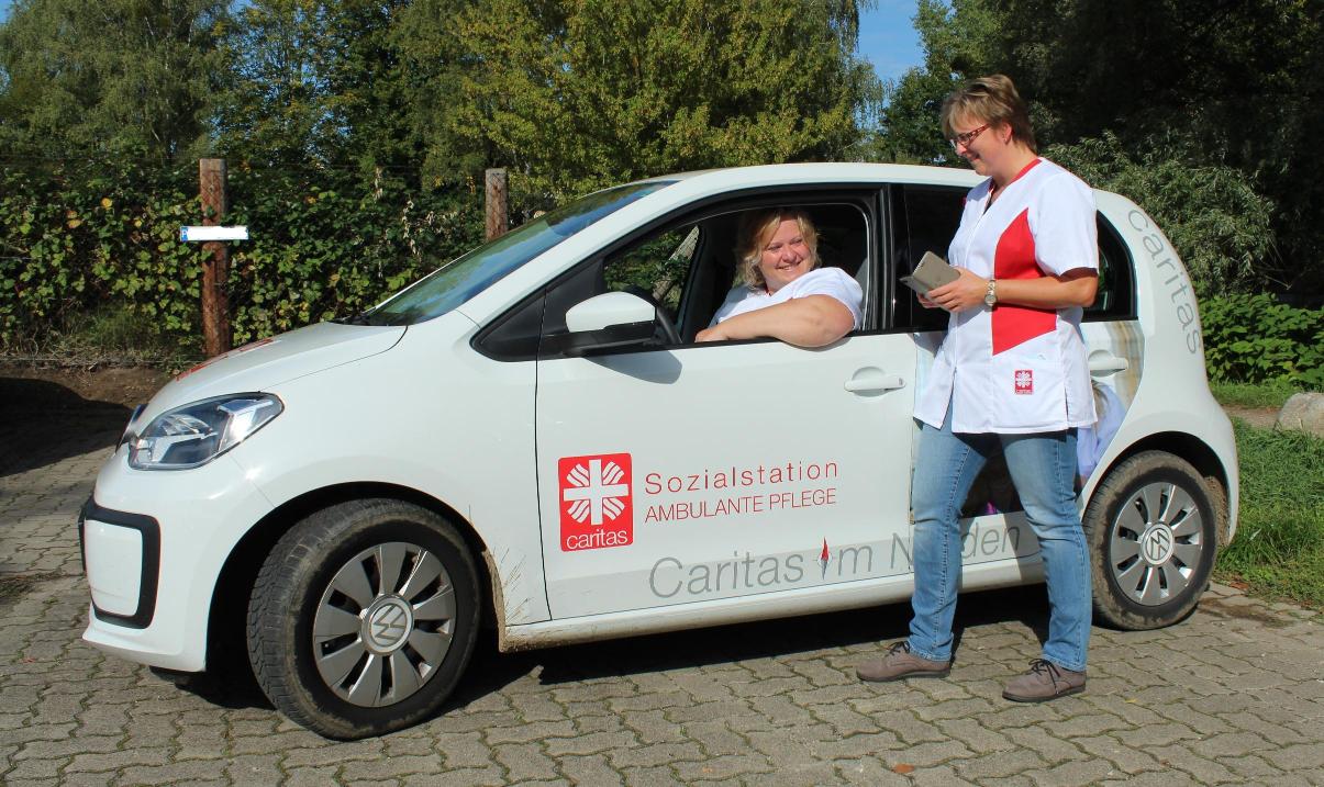 Frau Bauer-Nuha mit der Leiterin der Burg Stargarder Caritas-Sozialstation (Frau Rosenstädt)